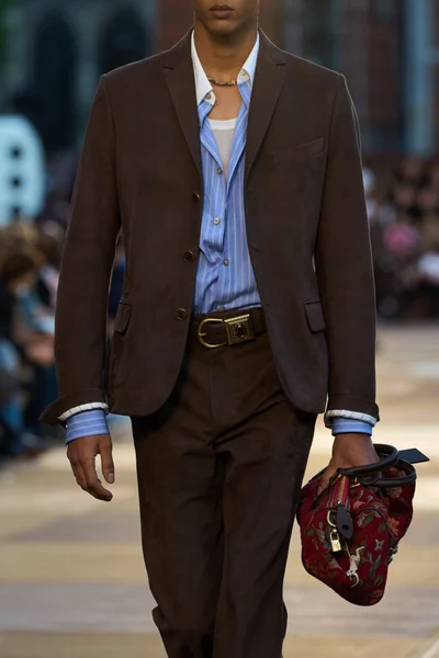 Look 32